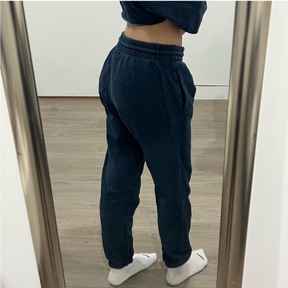 *SOLD* TNA cozy af sweatsuit set - Picture 6 of 11